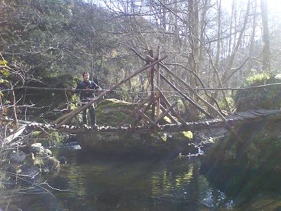 Puente en el río